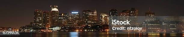 Boston W Nocy - zdjęcia stockowe i więcej obrazów Biurowiec - Biurowiec, Boston - Stan Massachusetts, Fotografika