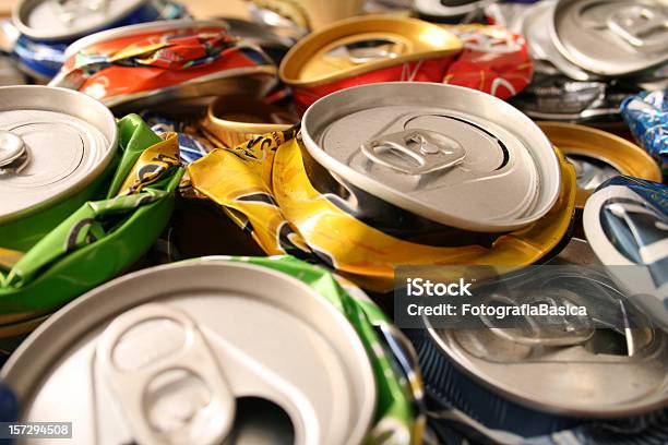 Latas Para O Lixo - Fotografias de stock e mais imagens de Reciclagem - Reciclagem, Alumínio, Lixo