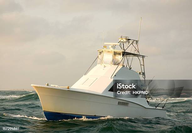 Carta Barca Da Pesca Allalba - Fotografie stock e altre immagini di Mezzo di trasporto marittimo - Mezzo di trasporto marittimo, Acqua, Alba - Crepuscolo