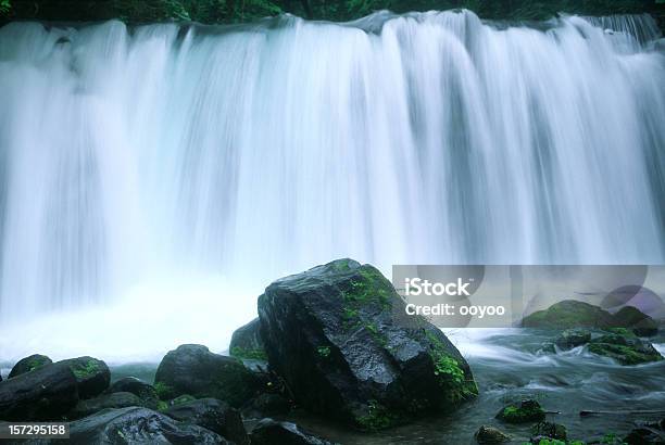 Cascata - Fotografie stock e altre immagini di Acqua - Acqua, Acqua fluente, Acqua minerale