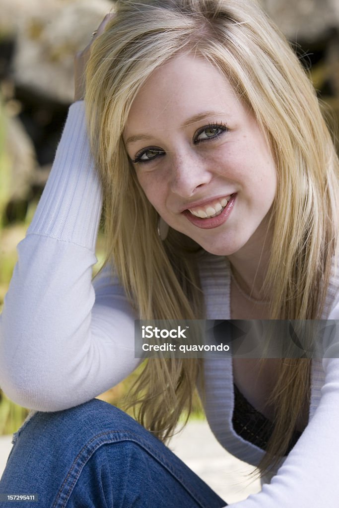 Piękne Blond nastolatka Zbliżenie Portret - Zbiór zdjęć royalty-free (Młode kobiety)