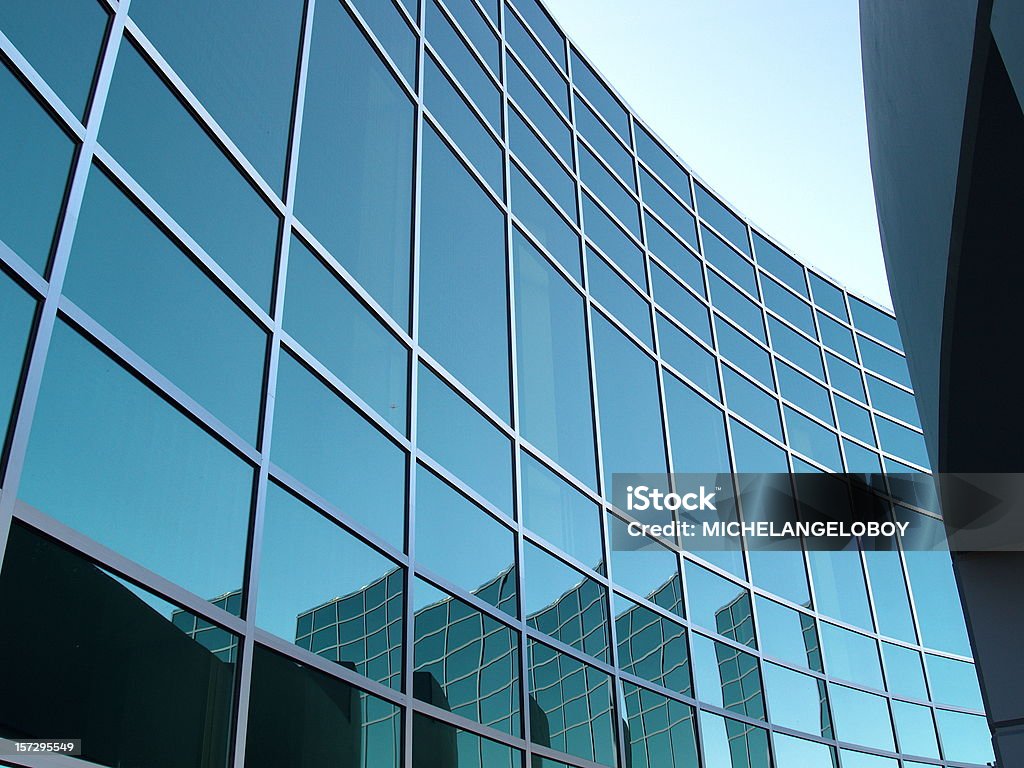 비즈니스 본사 창쪽 반사 - 로열티 프리 건물 외관 스톡 사진