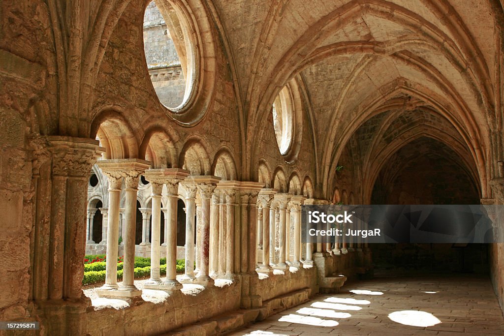 Fontfroide Abbey, Frankreich - Lizenzfrei Kloster Stock-Foto