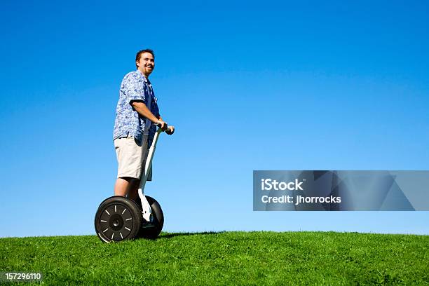 Segway Divertimento - Fotografie stock e altre immagini di Vista laterale - Vista laterale, Divertirsi, 25-29 anni