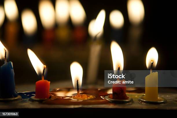 Chanukka Menora Stockfoto und mehr Bilder von Ausrüstung und Geräte - Ausrüstung und Geräte, Bildhintergrund, Brennen