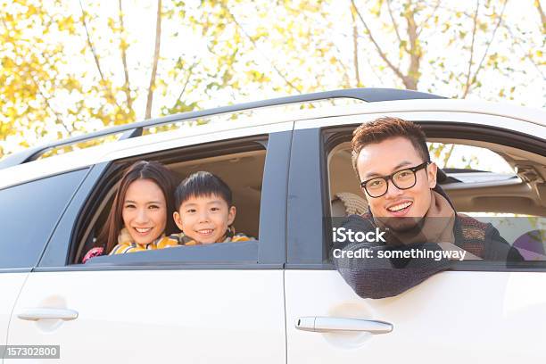 Jovem Família Asiática Viagens - Fotografias de stock e mais imagens de Carro - Carro, Família Jovem, Felicidade