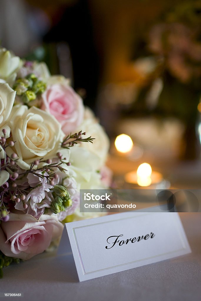 Bukiet i przyjęcie weselne tabela ustawienia z miejsce karty, Copyspace - Zbiór zdjęć royalty-free (Bez ludzi)