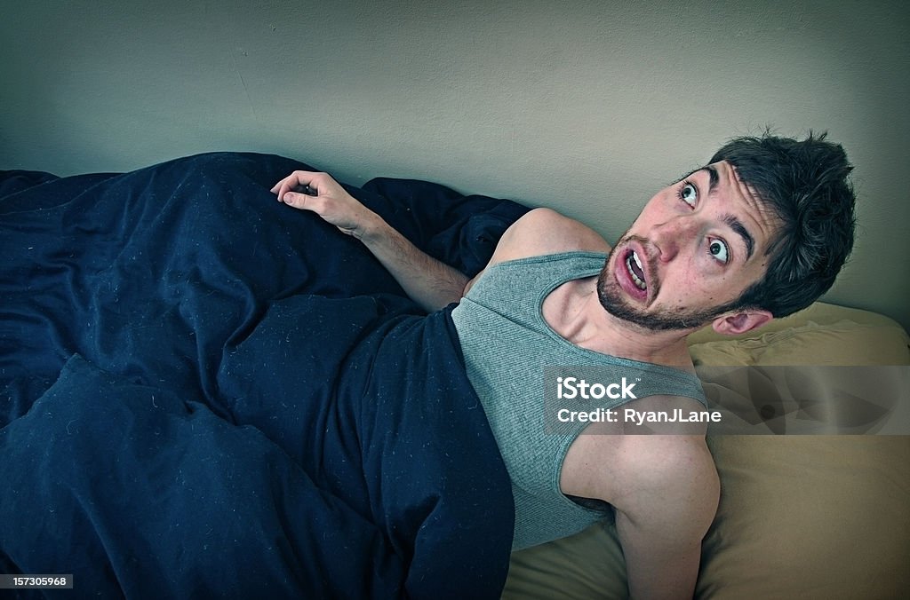 젊은 남자 깨어나는지 메트로폴리스 불용품 드림 - 로열티 프리 일어나기 스톡 사진