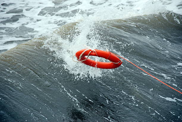 vida preserver, lifebuoy, lifebelt - save oceans imagens e fotografias de stock