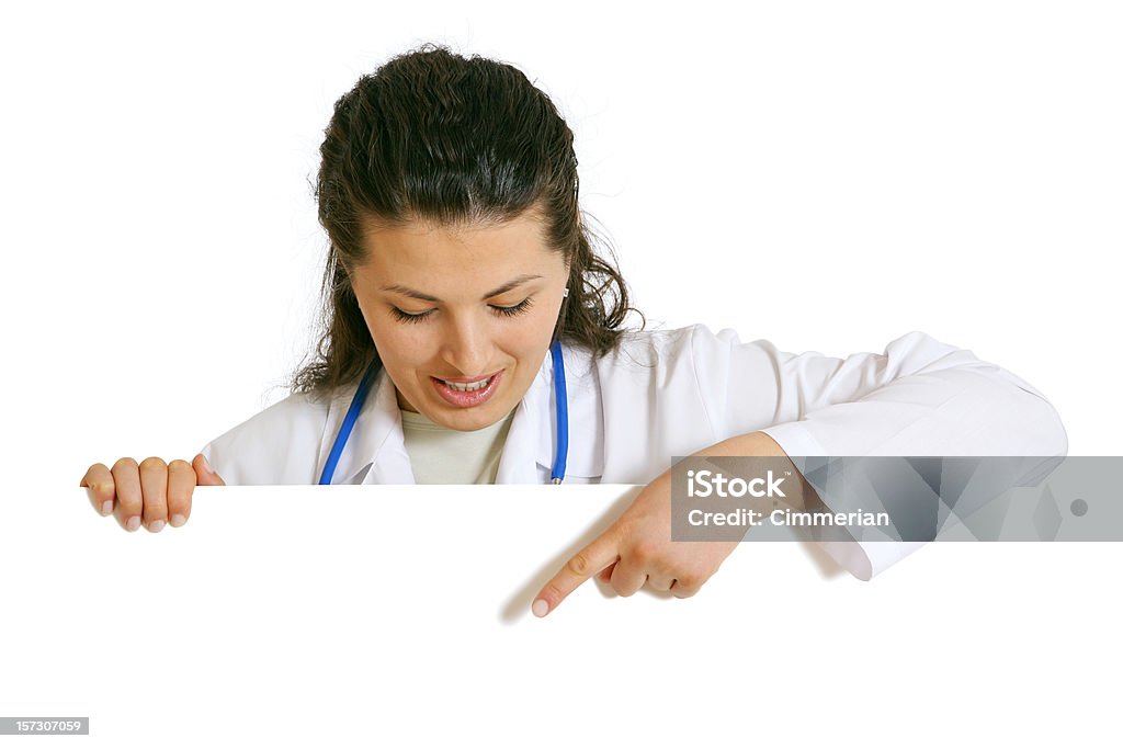 Femme médecin tenant un panneau vierge (sur fond blanc - Photo de Tenir libre de droits