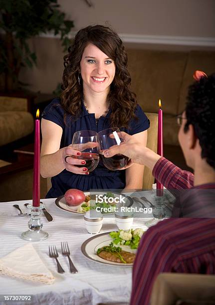 Jantar Para Dois - Fotografias de stock e mais imagens de Mesa para Dois - Mesa para Dois, Mesa - Mobília, Adulto