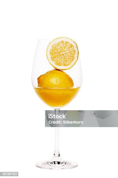 화이트 와인 맛을레몬색 가득 찬에 대한 스톡 사진 및 기타 이미지 - 가득 찬, 개념과 주제, 레몬