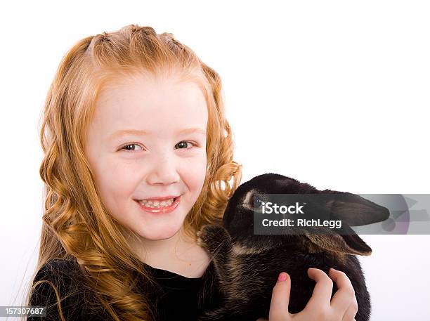 Kleines Mädchen In Osternkleid Stockfoto und mehr Bilder von 4-5 Jahre - 4-5 Jahre, 6-7 Jahre, Blick in die Kamera