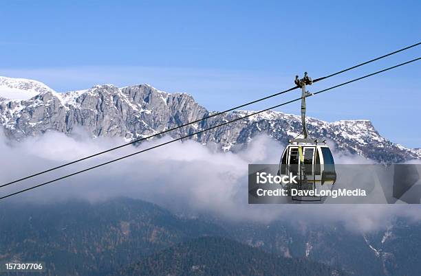 Photo libre de droit de Tramway Croissant Dans Les Alpes banque d'images et plus d'images libres de droit de Téléphérique - Téléphérique, Hiver, Salzbourg