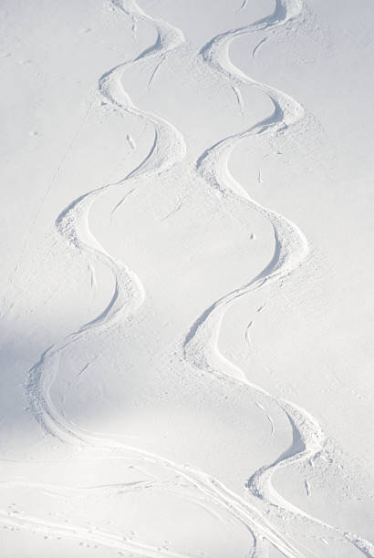 pistas de esquí - powder snow ski ski track track fotografías e imágenes de stock