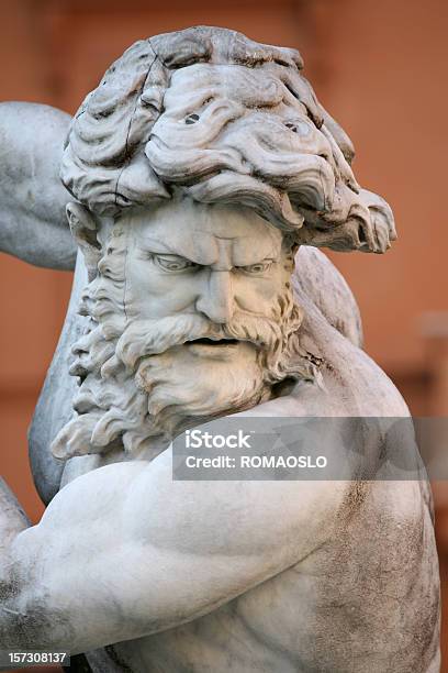 Fonte De Netuno Na Piazza Navona Roma Itália - Fotografias de stock e mais imagens de Musculado - Musculado, Estátua, Homens