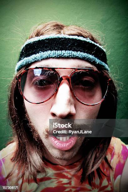 슬리피 Hippy 사람 콧수염 선글라스 광각에 대한 스톡 사진 및 기타 이미지 - 광각, 사람 얼굴, 스튜디오 촬영
