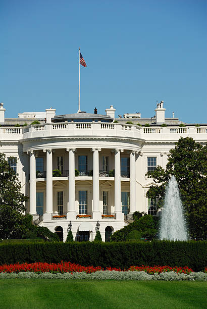 istock White House with Secret Service Agent 157308340