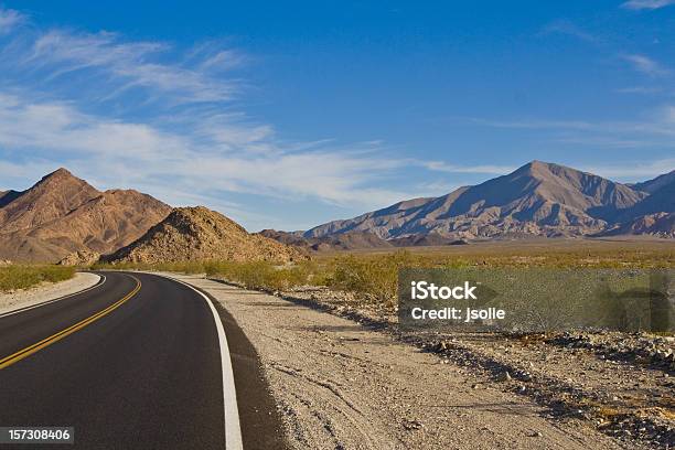 Desert Vista Mit Einer Geschwungenen Highway Stockfoto und mehr Bilder von Amerikanische Kontinente und Regionen - Amerikanische Kontinente und Regionen, Anhöhe, Ausgedörrt