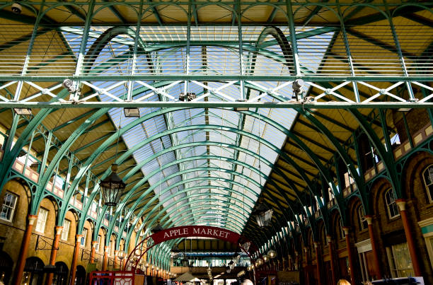 istock Inside Covent Garden Market 157308478