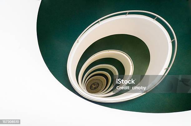 Escaleras De Una Foto de stock y más banco de imágenes de Arquitectura - Arquitectura, Verde - Color, Abstracto