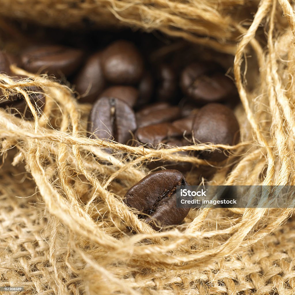 Kawa Fasola w Juta Worek - Zbiór zdjęć royalty-free (Bar kawowy)