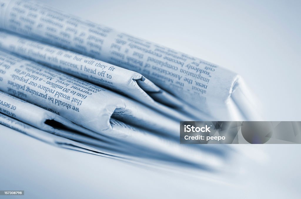 Blau getönt Stapel Zeitungen - Lizenzfrei Bildschärfe Stock-Foto Blau getönt Stapel Zeitungen - Lizenzfrei Bildschärfe Stock-Foto