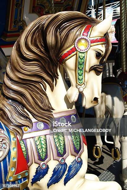 Carousel 馬merry Go Round - 回転木馬のストックフォトや画像を多数ご用意 - 回転木馬, くるくる回る, ウマ