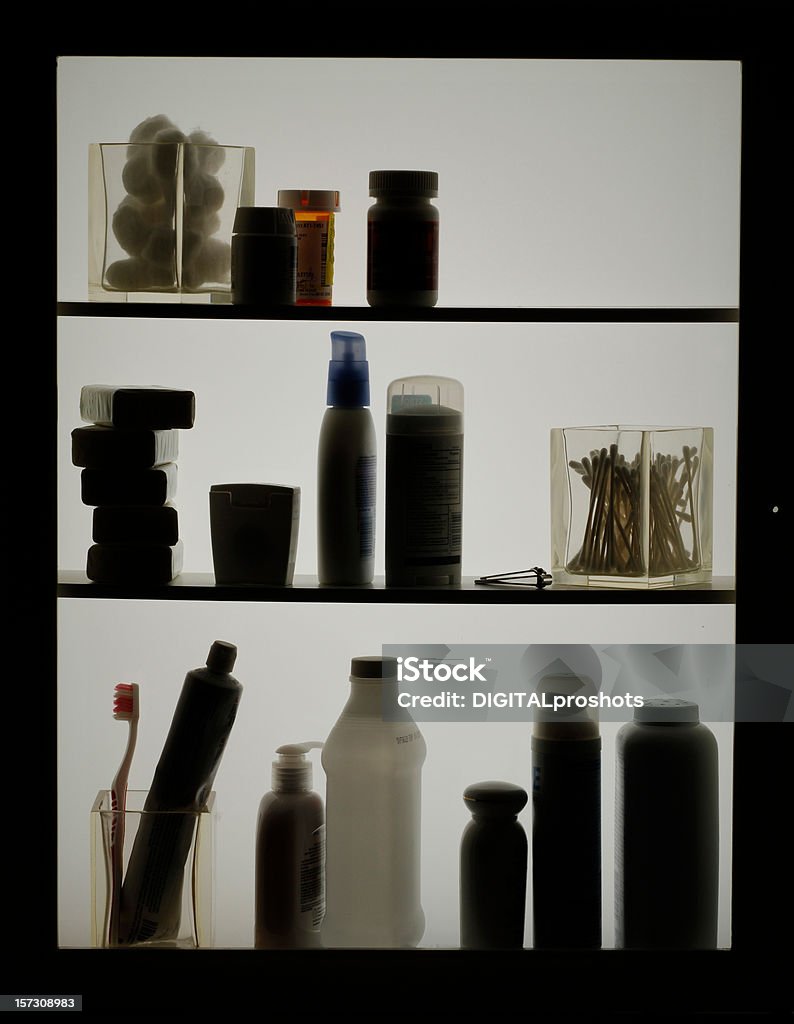 Produtos de higiene pessoal em silhueta - Foto de stock de Armário de Banheiro royalty-free
