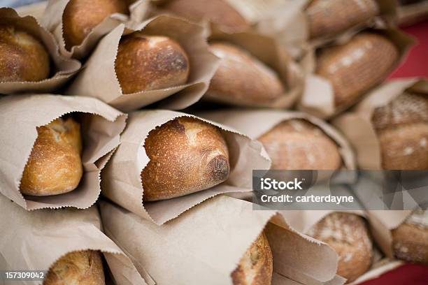 Loaves De Pão Fresco - Fotografias de stock e mais imagens de Pão - Pão, Saco de Papel, Cacete - Pão