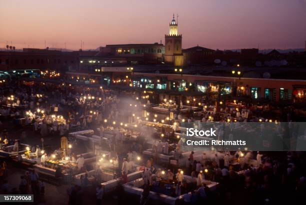 마라케시 Djemaa 엘프나 At Dusk 모로코에 대한 스톡 사진 및 기타 이미지 - 모로코, 밤-하루 시간대, 가로등