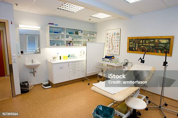 Foto de Sala De Exame e mais fotos de stock de Consultório Médico - Consultório Médico, Cômodo de casa, Banco - Assento