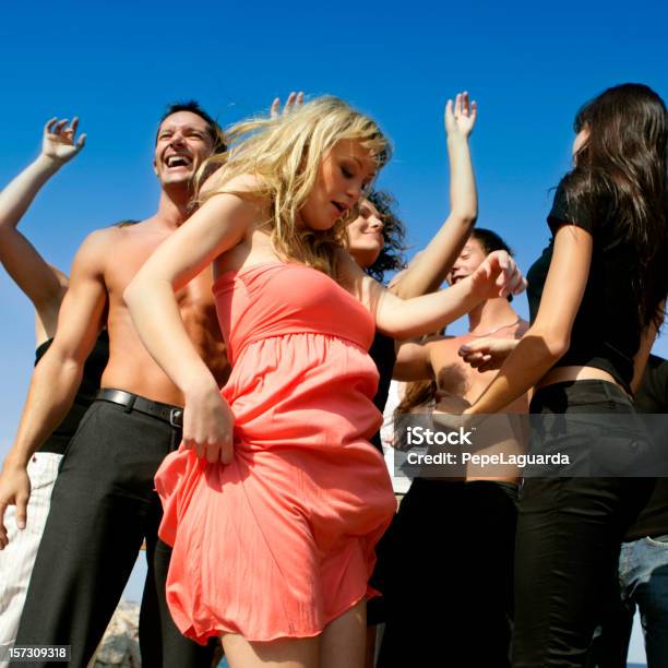 Verão Festa Louca - Fotografias de stock e mais imagens de Moda - Moda, Multidão, Adulto