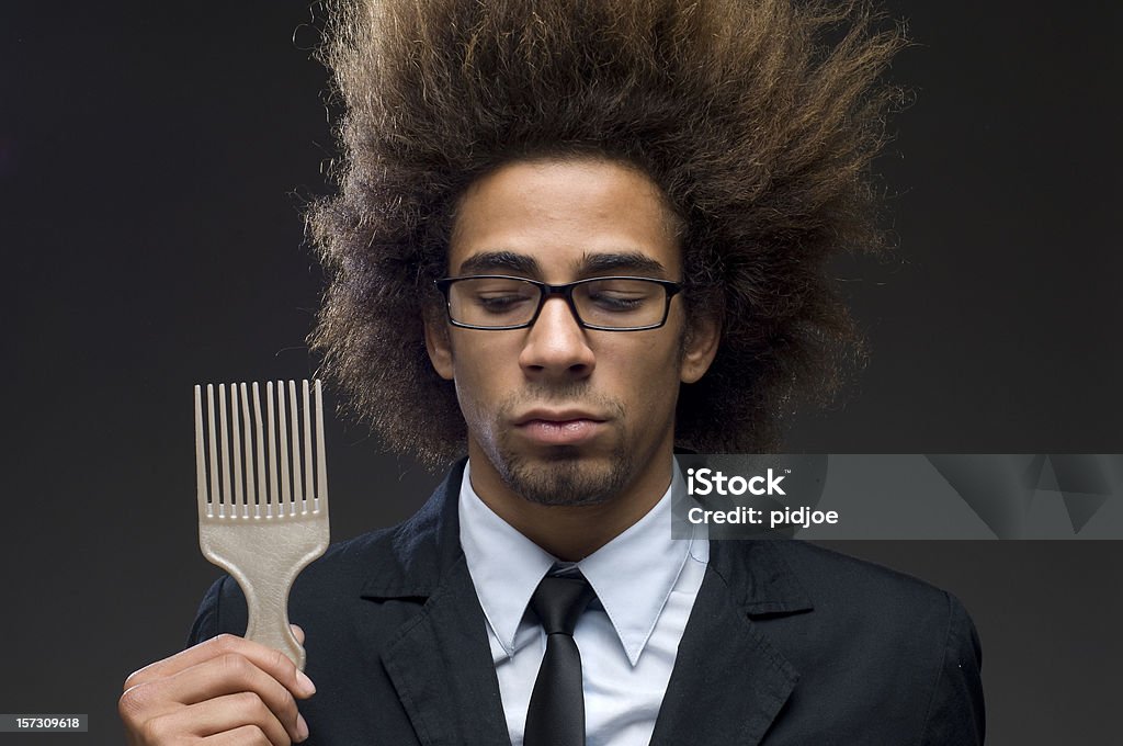 Uomo d'affari con Pettine afro Stile di capelli - Foto stock royalty-free di Abbigliamento elegante