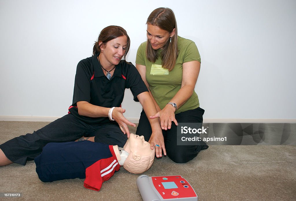 청소년 복용분 보조수단 - 로열티 프리 First Aid Class 스톡 사진