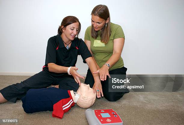 청소년 복용분 보조수단 First Aid Class에 대한 스톡 사진 및 기타 이미지 - First Aid Class, 심폐소생술, 응급 처치