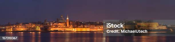 Valetta Skyline De Noite Xxl - Fotografias de stock e mais imagens de Amarelo - Amarelo, Anoitecer, Ao Ar Livre