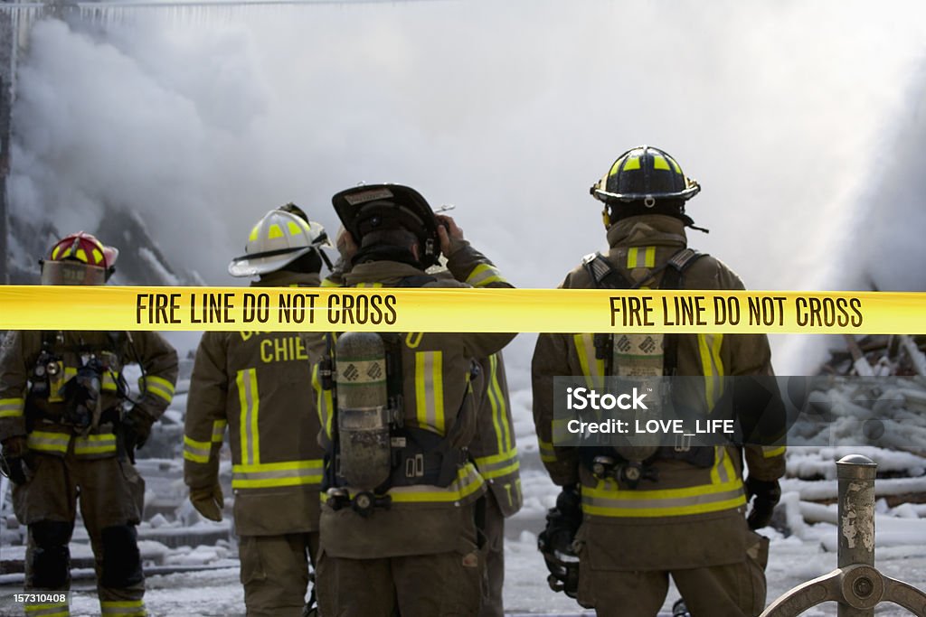 Огонь линии - Стоковые фото Пожарный роялти-фри