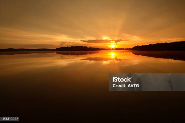 Sol De La Mañana Foto de stock y más banco de imágenes de Agua - Agua, Aire libre, Aislado