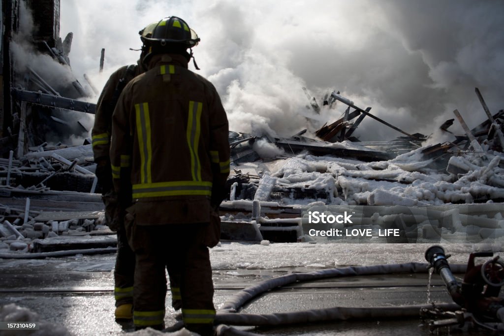 Feuerwehrleute bei der Katastrophe - Lizenzfrei Feuerwehrmann Stock-Foto