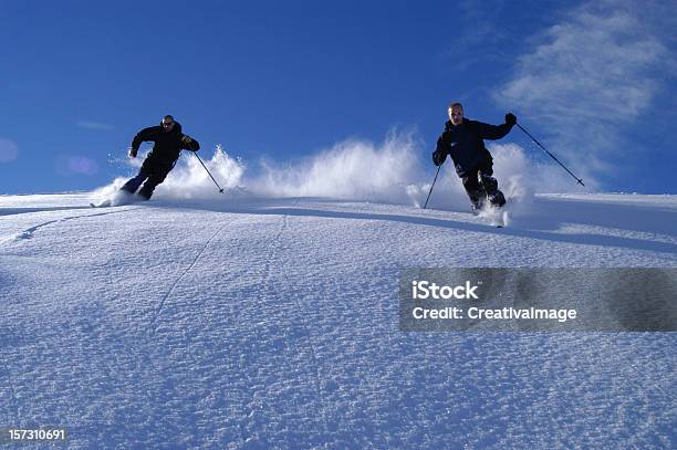 Azione In Neve Farinosa - Fotografie stock e altre immagini di Acrobazia - Acrobazia, Adulto, Alpi