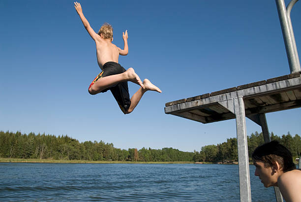 mergulho autônomo - sweden summer swimming lake - fotografias e filmes do acervo