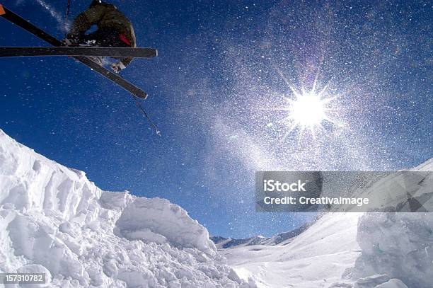 Водопад Сальто В Controluce — стоковые фотографии и другие картинки Telemark Skiing - Telemark Skiing, Атлет, Белый