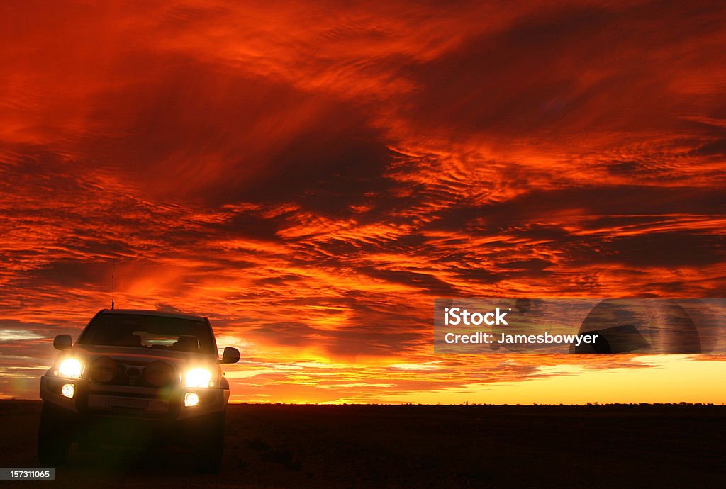 Cuatro tracción en puesta de sol - Foto de stock de Australia libre de derechos