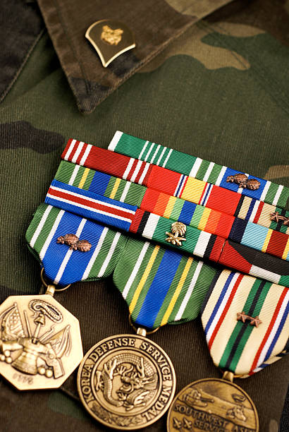 zjednoczonych medale na kamuflaż strój - military medals zdjęcia i obrazy z banku zdjęć