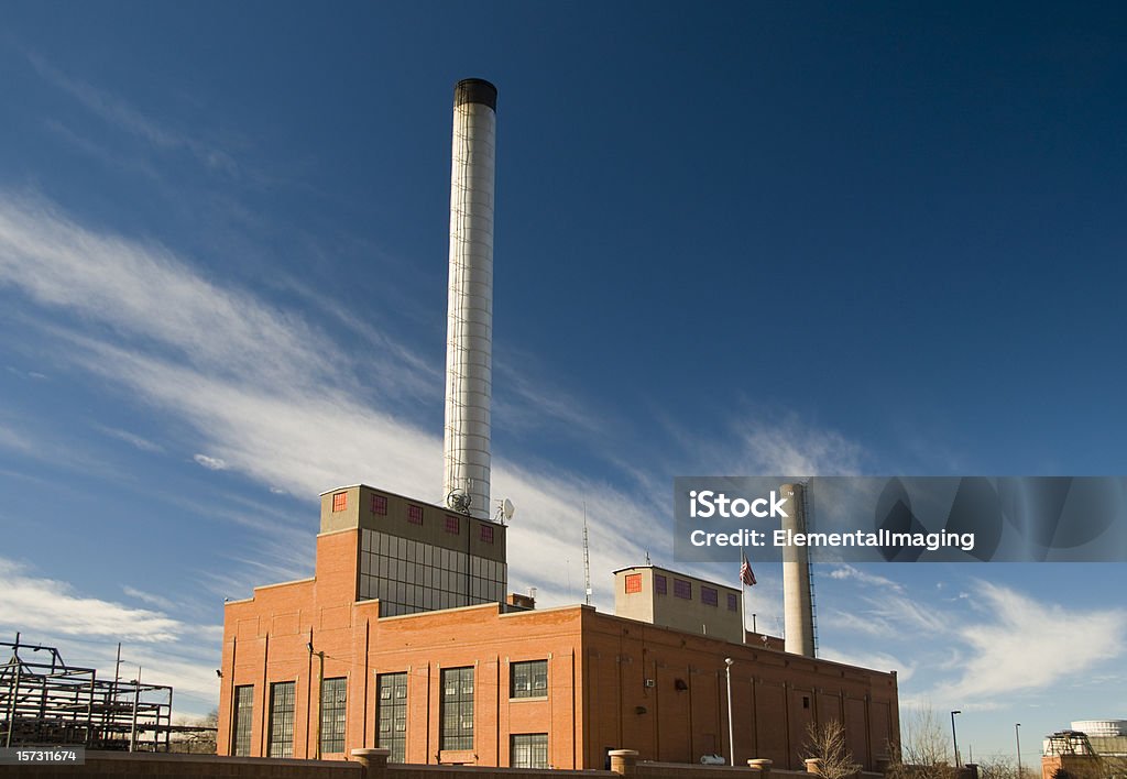 Planta de energía con Streaky Sky - Foto de stock de Electricidad libre de derechos