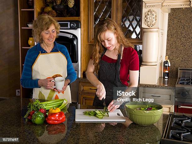 In Der Kitchen Stockfoto und mehr Bilder von Das Leben zu Hause - Das Leben zu Hause, Designer-Einrichtung, Ehefrau