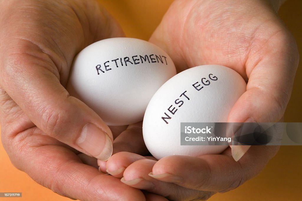 Nest Egg Ruhestand Einsparungen Investitionen sicher in Frau Hände - Lizenzfrei Ersparnisse Stock-Foto