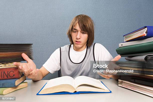 Foto de Teen Estudante Frustrado Com Lição De Casa Eu Não Entendem e mais fotos de stock de Aprender