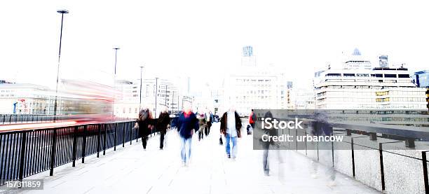 Comience El Día De Trabajo Foto de stock y más banco de imágenes de Londres - Inglaterra - Londres - Inglaterra, Multitud, Viajero diario